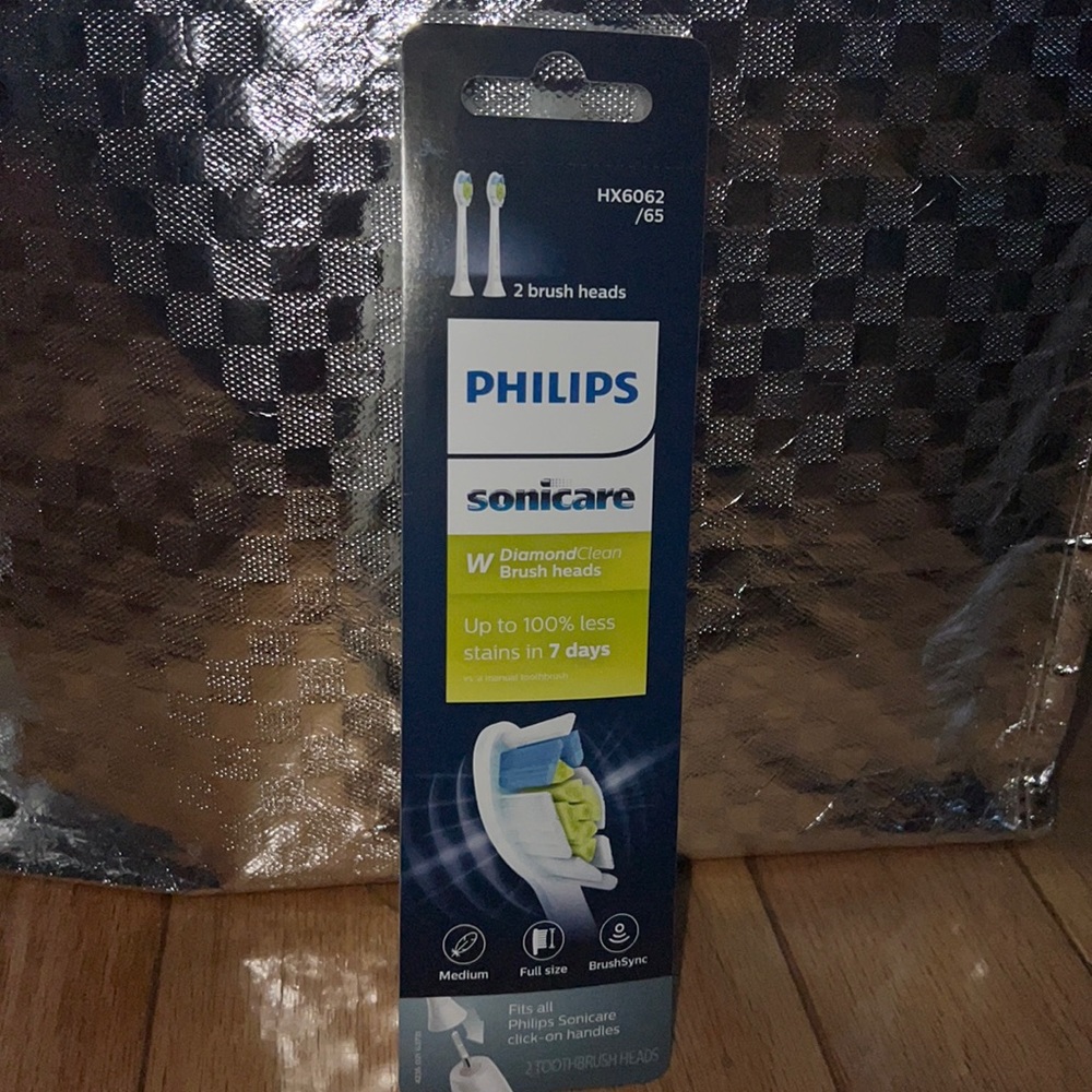 2 Philips sonicare brush heads